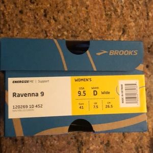 Brooks running shoes *NEW*